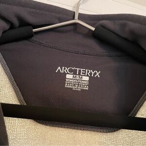 Arc'teryx Women's Jacket - Gray